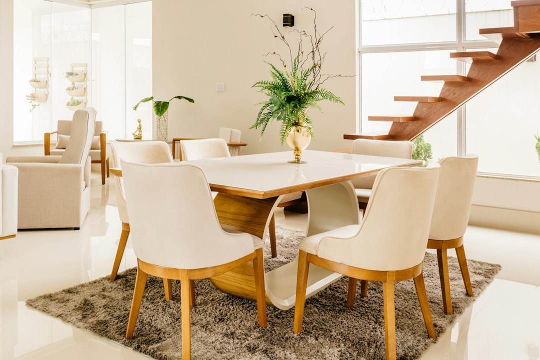 Hoeveel stoelen aan een eettafel? Dit is de vuistregel