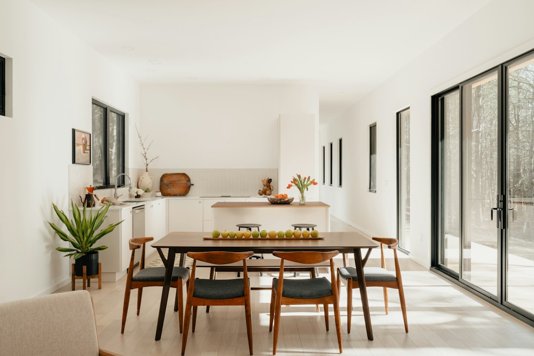 Onderhoud van een mango eettafel: zo houd je hem in topconditie