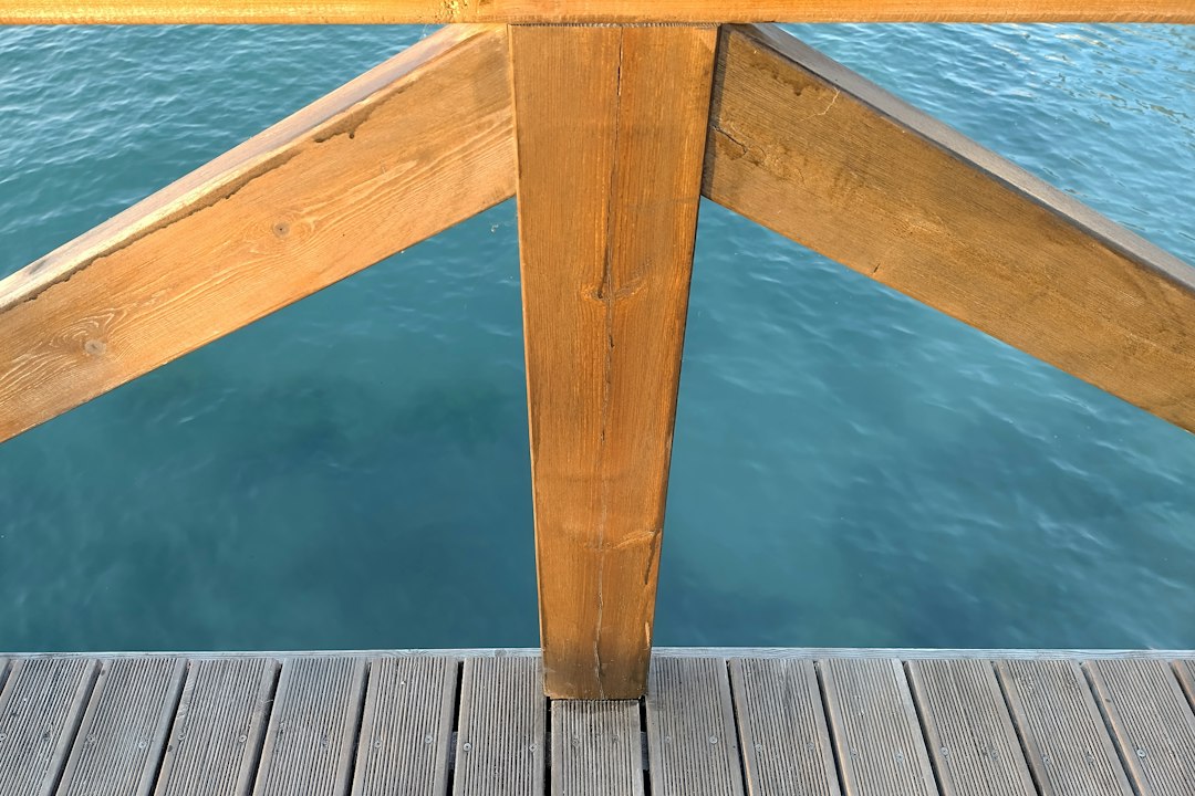 Onderhoud van een teakhouten eettafel: zo doe je het goed