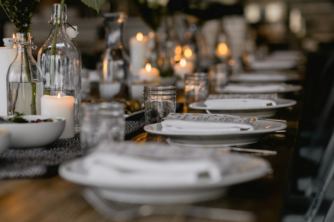 Hoe zet je de eettafel neer? Zo doe je het stap voor stap